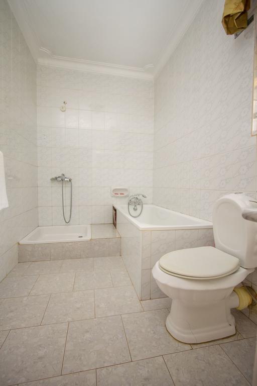 Alfa Hotel Munyonyo Кампала Экстерьер фото