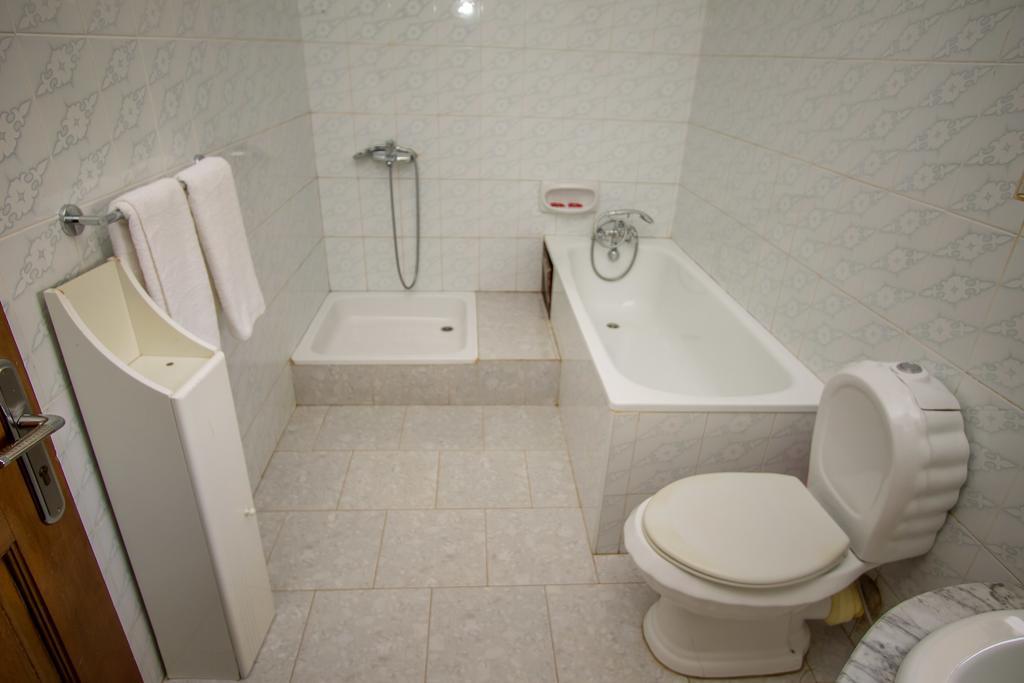 Alfa Hotel Munyonyo Кампала Экстерьер фото