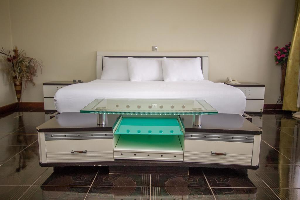 Alfa Hotel Munyonyo Кампала Экстерьер фото